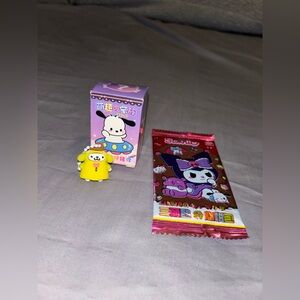 Moe Qu Family Blind Box Raincoat Pompompurin Keychain Collectible + Trade Cards